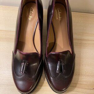 Clarks - leather heel loafers